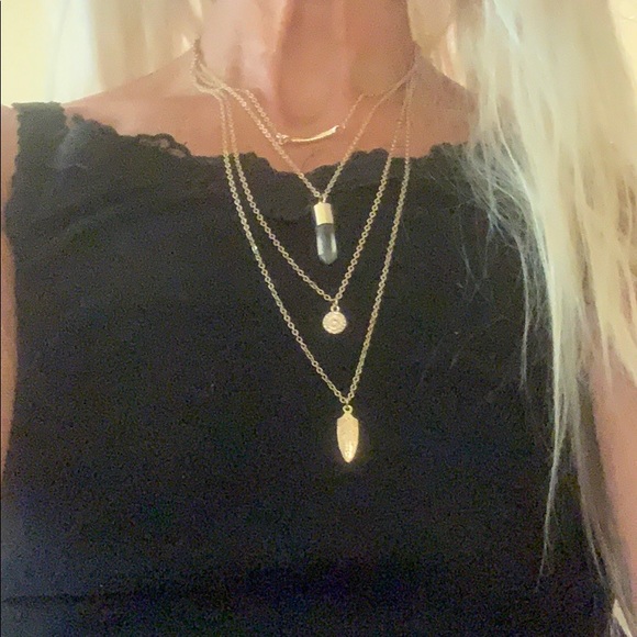 GORGEOUS 4 tier gold tone Long Crystal pendant - Picture 4 of 7